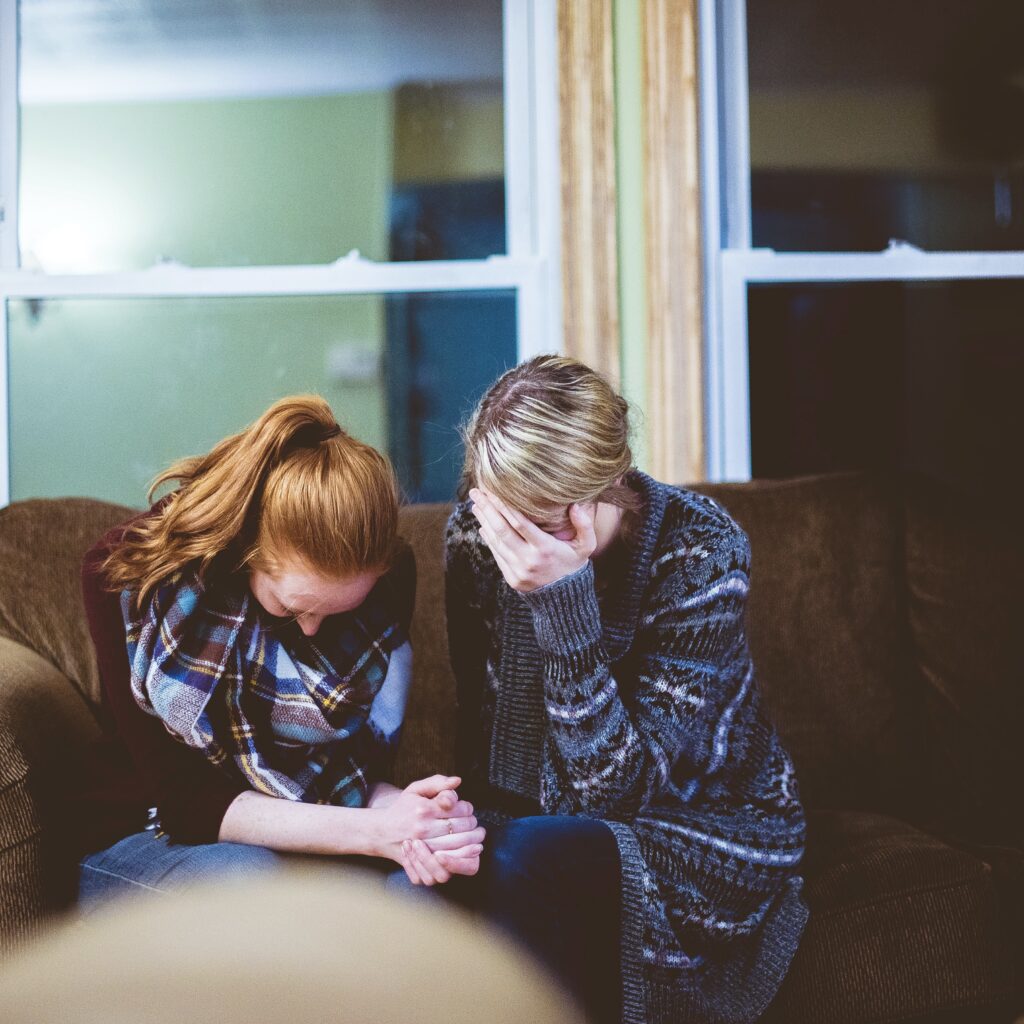 4 tips on how to grieve with those who are in grief